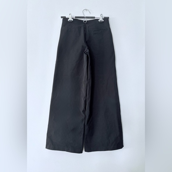 Old Navy High-Waisted Pull-On Pixie Wide-Leg Pants - Petite - Picture 3 of 8